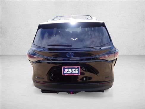 Used 2025 Toyota Sienna XLE Woodland Edition AWD/4WD image 3