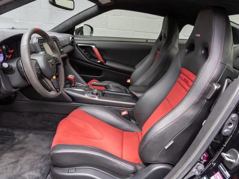 Used 2020 Nissan GT-R NISMO AWD/4WD image 5