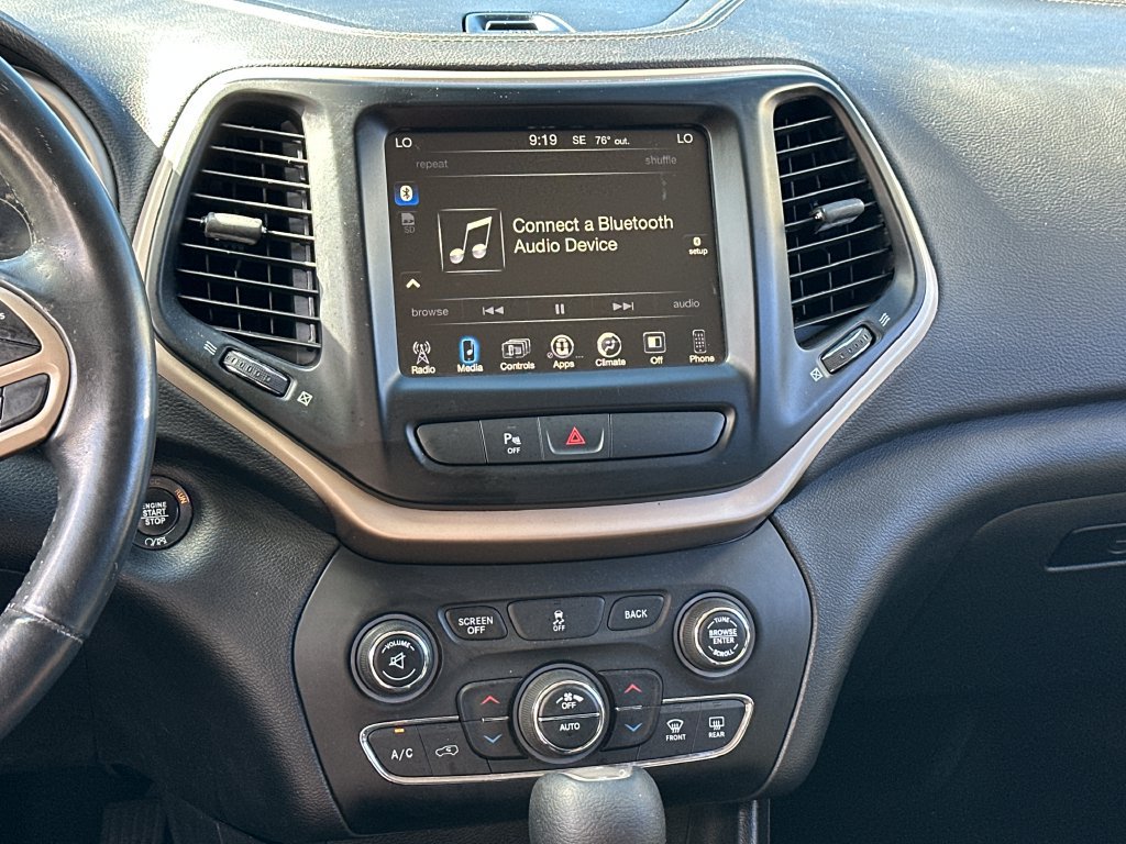 Used 2017 Jeep Cherokee Latitude w/ Comfort/Convenience Group FWD image 16