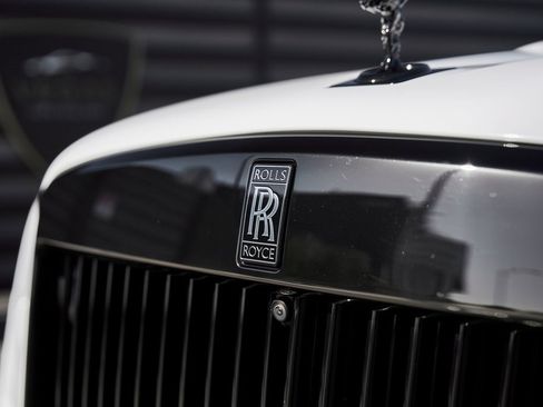 Used 2023 Rolls-Royce Cullinan Black Badge w/ Driver's Package image 9