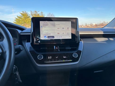 Used 2025 Toyota Corolla LE image 18