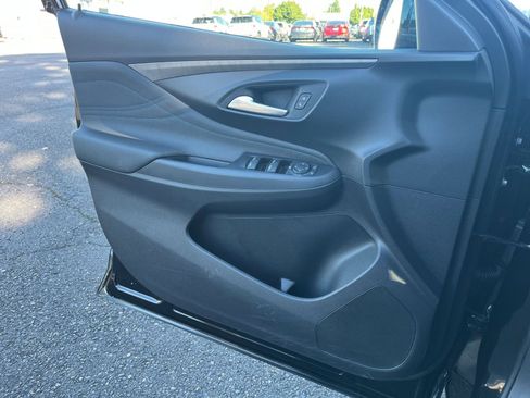 Used 2025 Buick Envista Sport Touring image 21