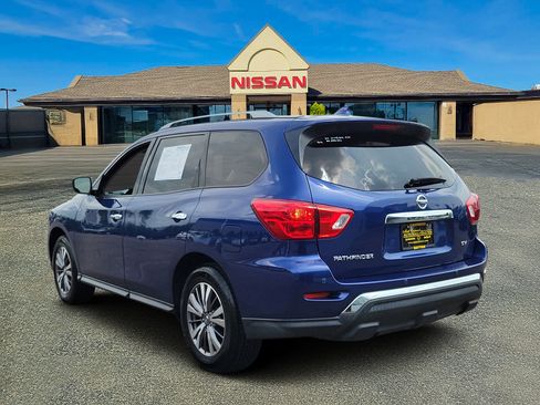 Used 2020 Nissan Pathfinder SV image 3