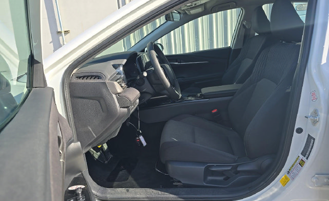 Used 2025 Toyota Camry LE FWD image 3