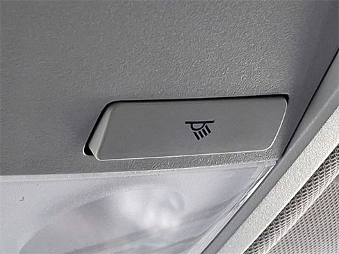 Used 2018 Volkswagen Passat 2.0T R-Line image 25