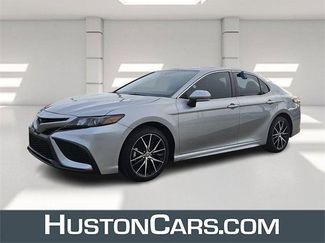 Used 2023 Toyota Camry SE image 1