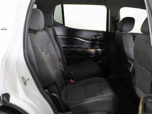 Used 2023 GMC Acadia SLE w/ Driver Convenience Package image 31