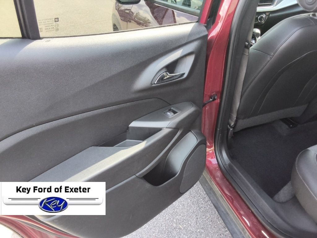 Used 2025 Chevrolet Trax LT FWD image 15