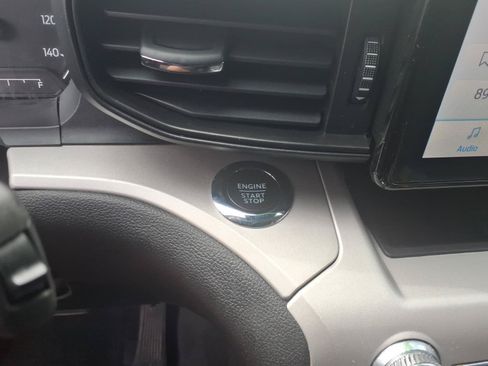 Used 2024 Ford Explorer XLT RWD image 25