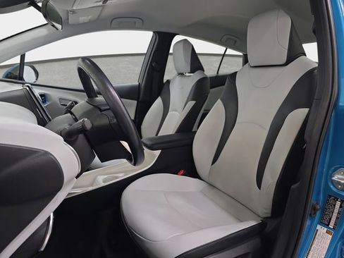 Used 2017 Toyota Prius Prime Premium image 14