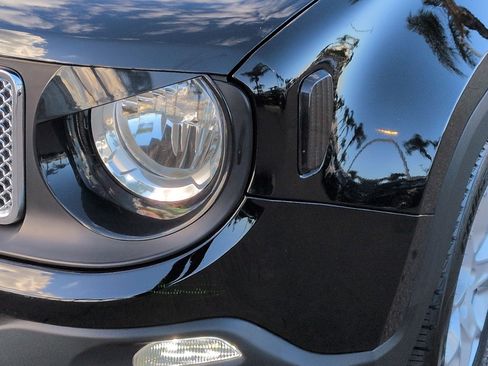 Used 2016 Jeep Renegade Latitude w/ Popular Equipment Group image 6