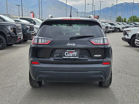 Used 2020 Jeep Cherokee Latitude FWD image 4