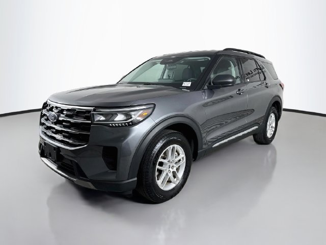 Used 2025 Ford Explorer Active AWD/4WD image 3