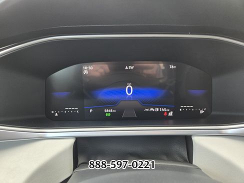 Certified 2025 Volkswagen Taos SE image 29