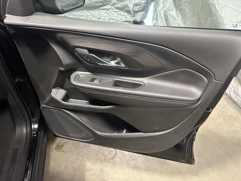 Used 2023 GMC Terrain SLE w/ Driver Convenience Package FWD image 7