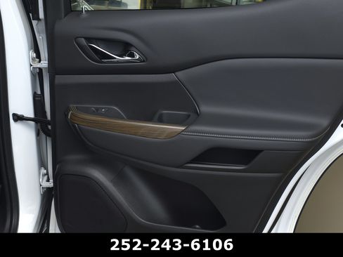 Used 2023 GMC Acadia SLE w/ Driver Convenience Package FWD image 32