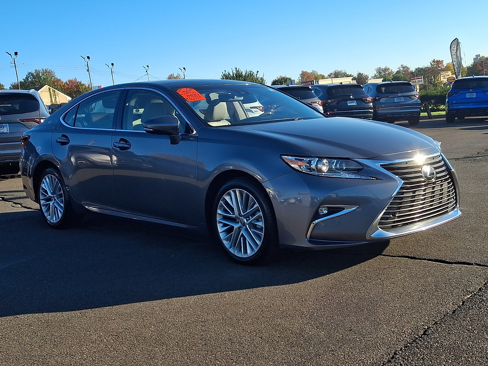 Used 2016 Lexus ES 350 w/ Luxury Package w/Wood Trim FWD image 3