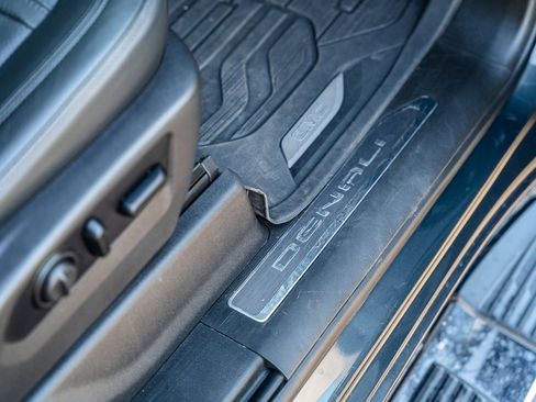 Used 2022 GMC Sierra 2500 Denali image 13