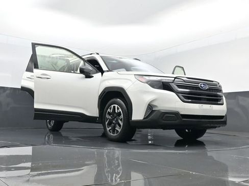 Used 2025 Subaru Forester Premium image 32