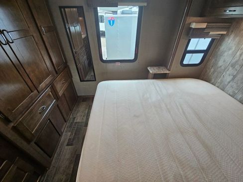 Used 2018 Ford E-450 and Econoline 450 Super Duty w/ Motorhome Prep Package image 36