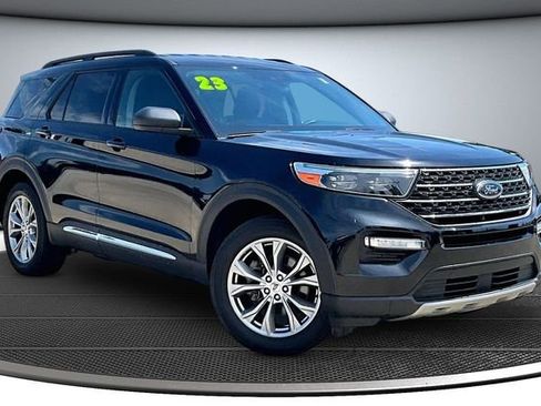 Used 2023 Ford Explorer XLT w/ Equipment Group 202A AWD/4WD image 3