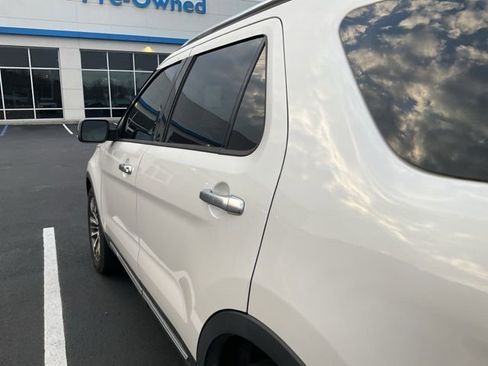 Used 2019 Ford Explorer Platinum image 10