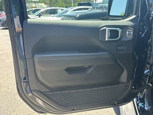 Certified 2025 Jeep Wrangler Unlimited Sahara w/ Safety Group AWD/4WD image 11