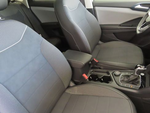 Used 2024 Volkswagen Taos SE w/ Panoramic Sunroof Package AWD/4WD image 27