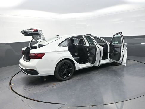 New 2026 Volkswagen Jetta SE FWD image 35