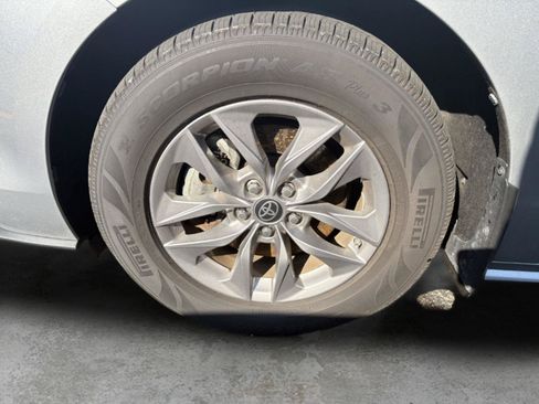 Used 2022 Toyota Sienna LE AWD/4WD image 11