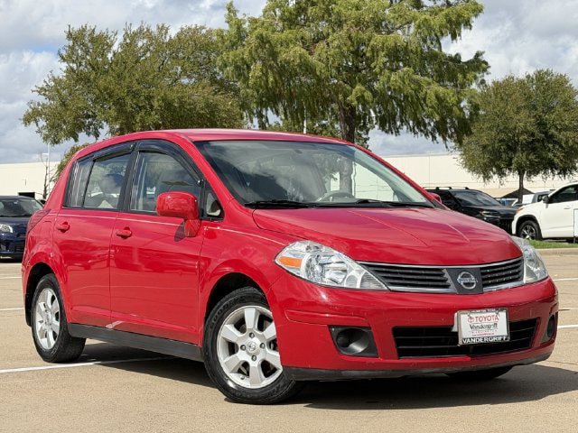 Used 2007 Nissan Versa Hatchback w/ Convenience Pkg FWD image 2