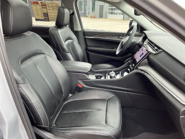 Used 2024 Jeep Grand Cherokee L Limited w/ Black Appearance Package AWD/4WD image 20