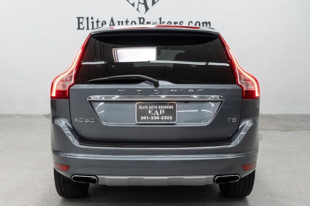 Used 2016 Volvo XC60 T5 Premier w/ Proximity Package FWD image 4
