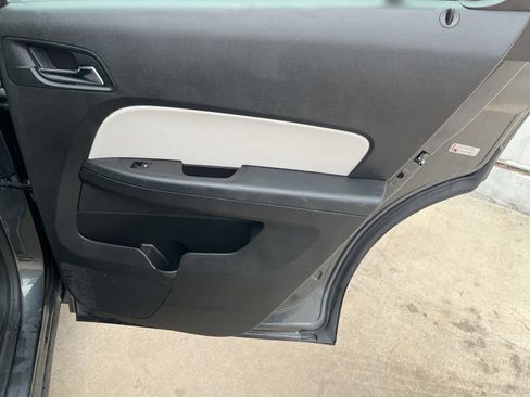 Used 2017 Chevrolet Equinox LS FWD image 14