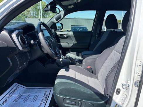Used 2022 Toyota Tacoma TRD Sport AWD/4WD image 11