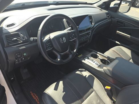 Used 2024 Honda Passport TrailSport image 9