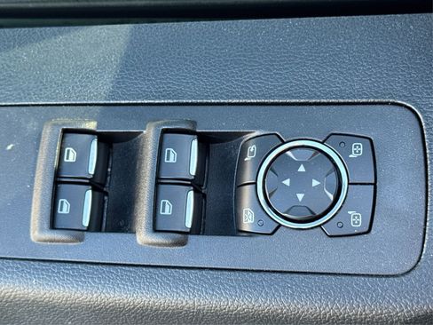 Used 2016 Ford F150 Platinum w/ Equipment Group 701A Luxury image 38