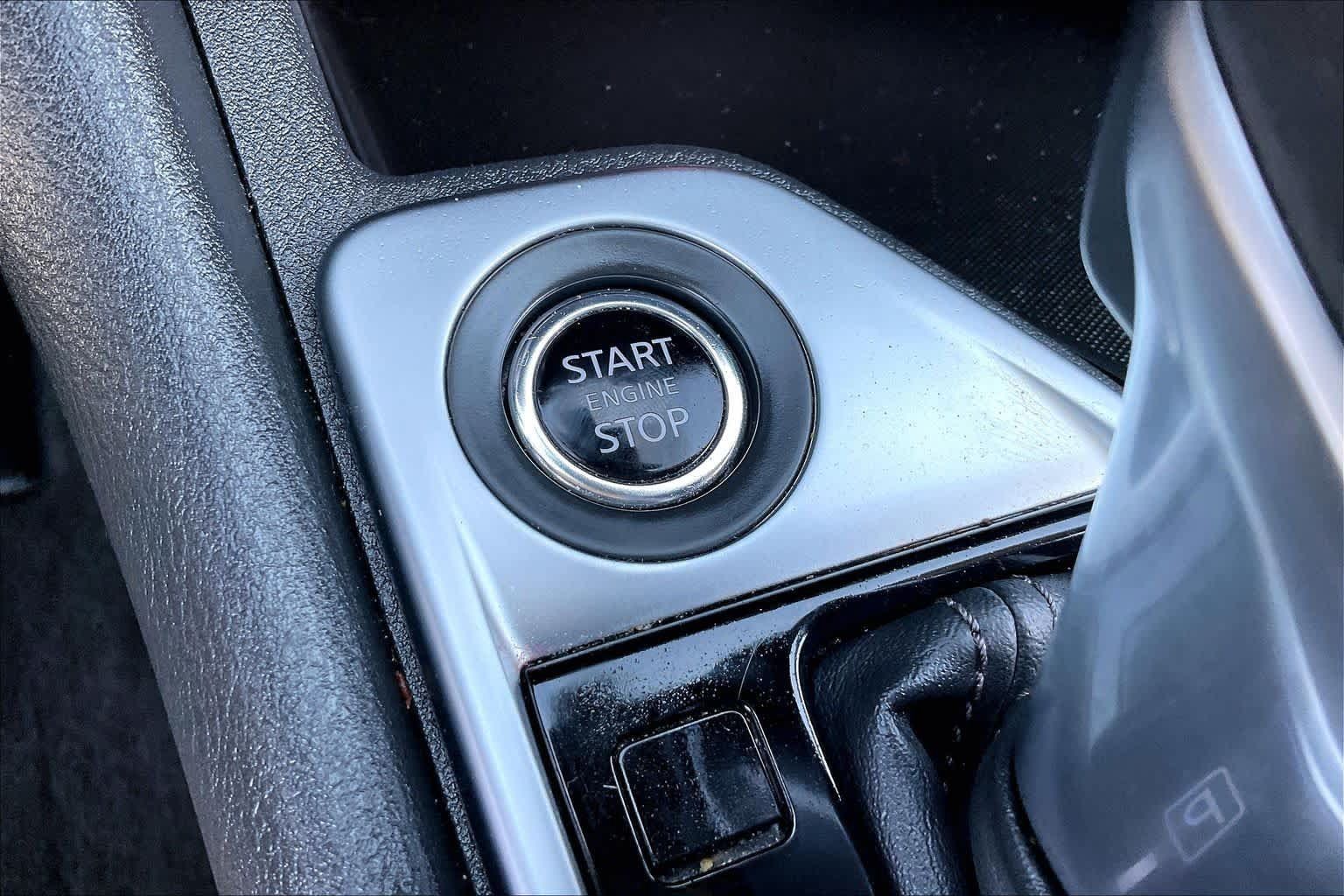 Used 2025 Nissan Sentra SV FWD image 30