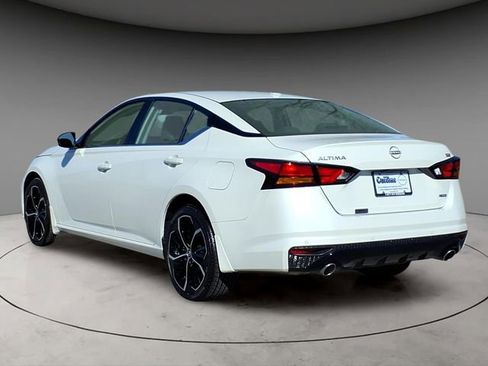 Used 2025 Nissan Altima 2.5 SR w/ SR Premium Package image 3