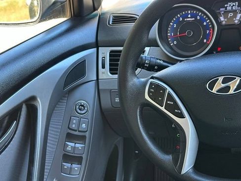 Used 2012 Hyundai Elantra GLS w/ Preferred Pkg 3 FWD image 27