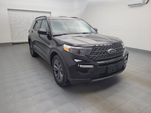 Used 2022 Ford Explorer XLT w/ Equipment Group 202A AWD/4WD image 13