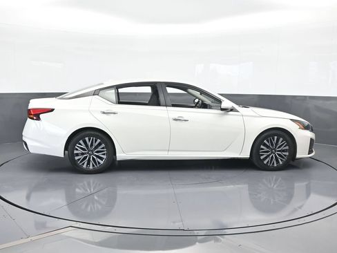 Used 2023 Nissan Altima 2.5 SV FWD image 7