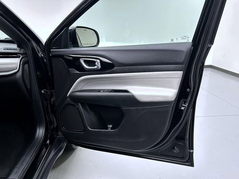 Used 2024 Jeep Compass Limited image 16