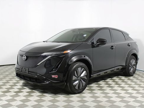 Used 2023 Nissan Ariya AWD image 5