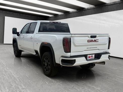 Used 2025 GMC Sierra 2500 AT4 AWD/4WD image 3