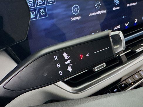 Used 2025 Chevrolet Equinox EV LT w/ Convenience Package image 19