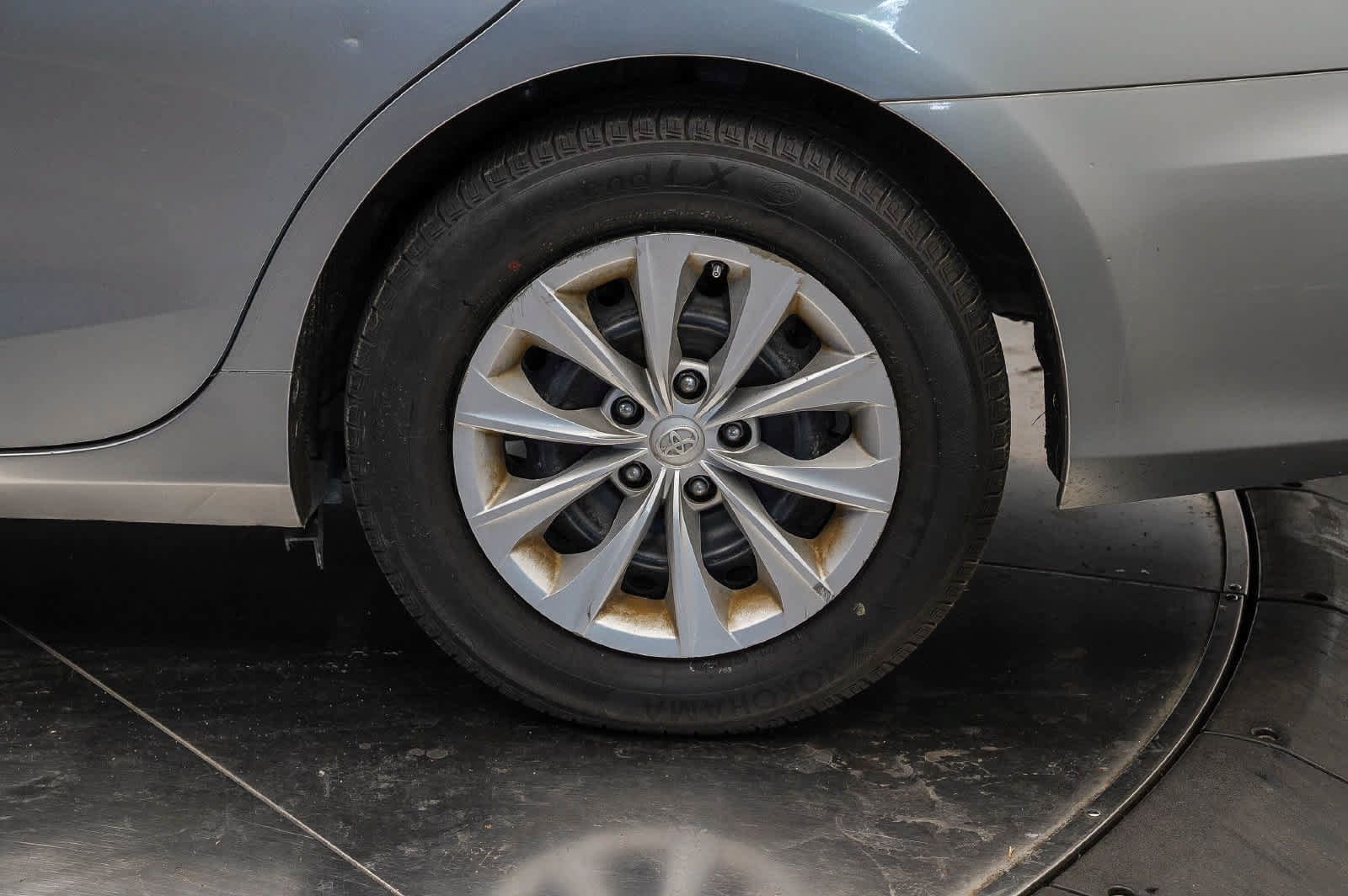 Used 2016 Toyota Camry LE FWD image 10