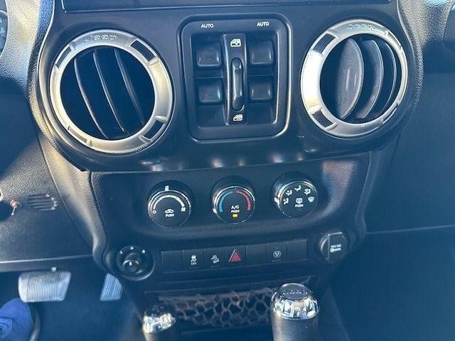 Used 2016 Jeep Wrangler Unlimited Rubicon w/ Connectivity Group AWD/4WD image 22
