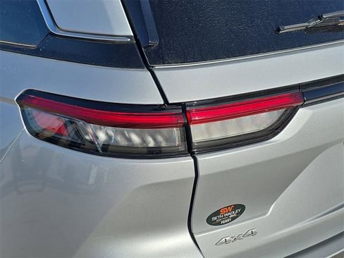 Used 2025 Jeep Grand Cherokee Laredo w/ Luxury Tech Group I image 33