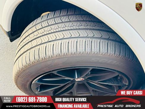 Used 2017 Porsche Cayenne Platinum Edition AWD/4WD image 22